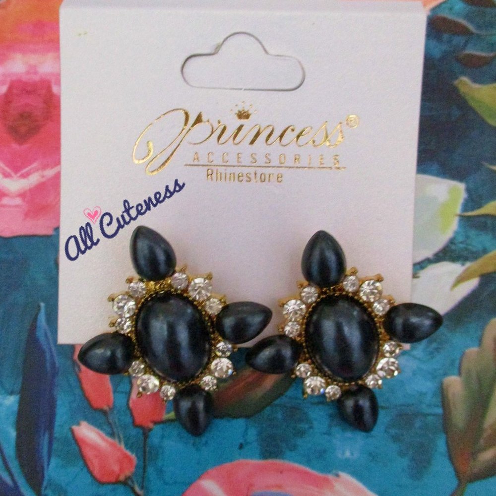 🎀 Statement Rhinestone Stud Earrings